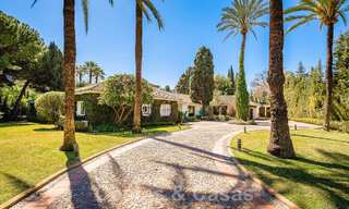 Villa de luxe indépendante de style méditerranéen à vendre à deux pas de la plage et des commodités dans la prestigieuse Guadalmina Baja à Marbella 51277 