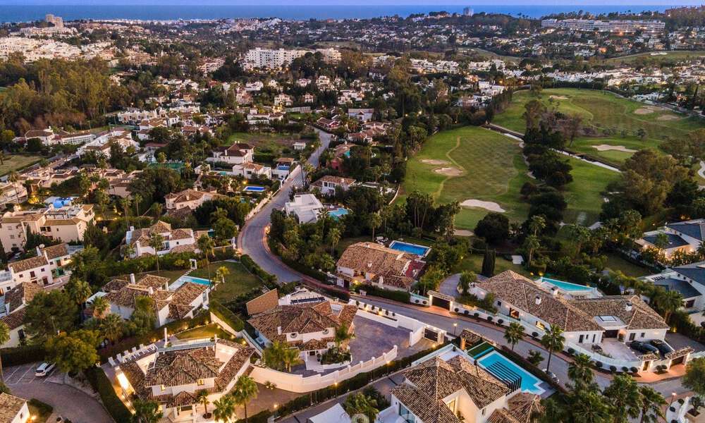 Villa de luxe espagnole à vendre avec une architecture méditerranéenne contemporaine située au cœur de la vallée du golf de Nueva Andalucia à Marbella 51201