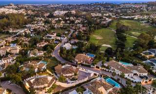 Villa de luxe espagnole à vendre avec une architecture méditerranéenne contemporaine située au cœur de la vallée du golf de Nueva Andalucia à Marbella 51201 