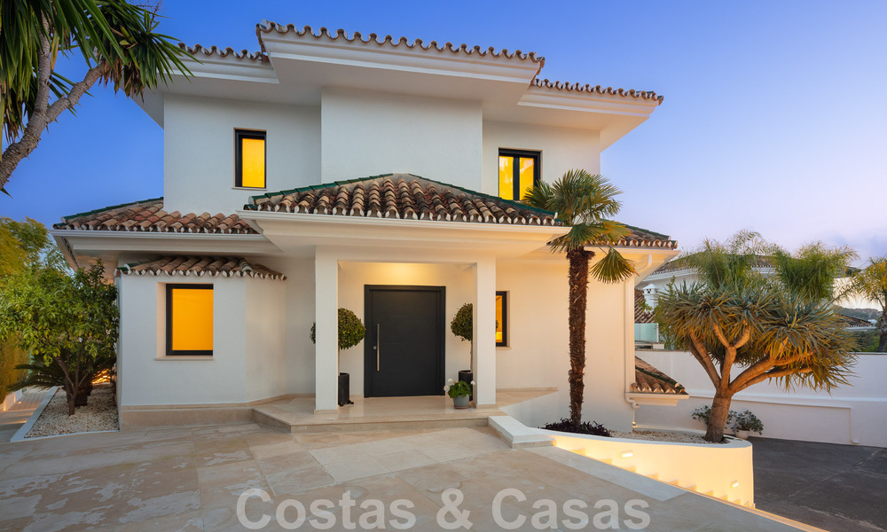 Villa de luxe espagnole à vendre avec une architecture méditerranéenne contemporaine située au cœur de la vallée du golf de Nueva Andalucia à Marbella 51203