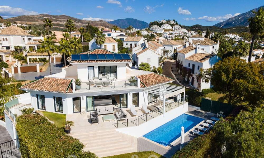 Villa de luxe espagnole à vendre avec une architecture méditerranéenne contemporaine située au cœur de la vallée du golf de Nueva Andalucia à Marbella 51207
