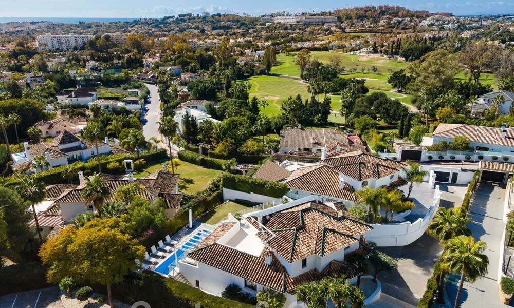 Villa de luxe espagnole à vendre avec une architecture méditerranéenne contemporaine située au cœur de la vallée du golf de Nueva Andalucia à Marbella 51209