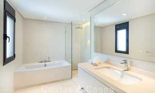Villa de luxe espagnole à vendre avec une architecture méditerranéenne contemporaine située au cœur de la vallée du golf de Nueva Andalucia à Marbella 51215 
