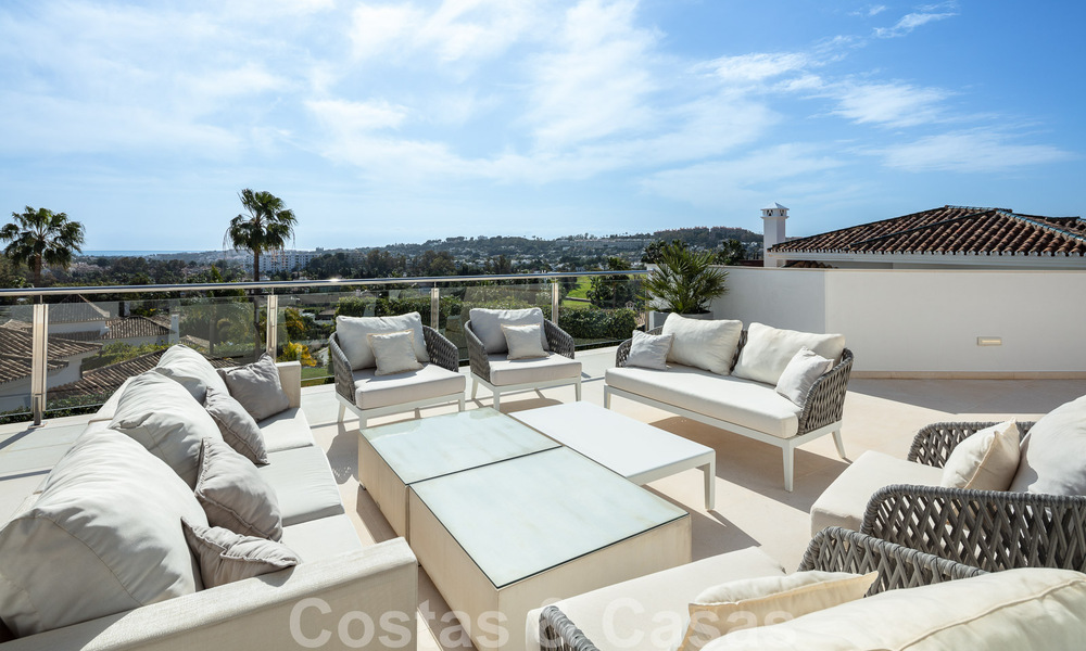 Villa de luxe espagnole à vendre avec une architecture méditerranéenne contemporaine située au cœur de la vallée du golf de Nueva Andalucia à Marbella 51218