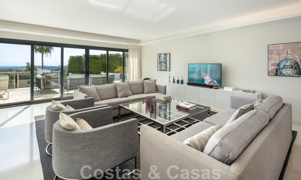 Villa de luxe espagnole à vendre avec une architecture méditerranéenne contemporaine située au cœur de la vallée du golf de Nueva Andalucia à Marbella 51220