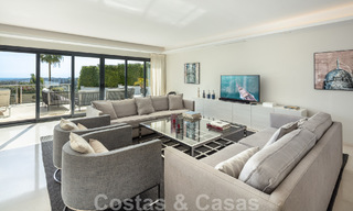 Villa de luxe espagnole à vendre avec une architecture méditerranéenne contemporaine située au cœur de la vallée du golf de Nueva Andalucia à Marbella 51220 