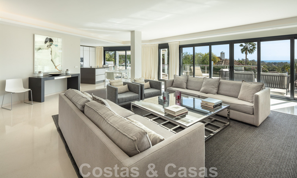 Villa de luxe espagnole à vendre avec une architecture méditerranéenne contemporaine située au cœur de la vallée du golf de Nueva Andalucia à Marbella 51221