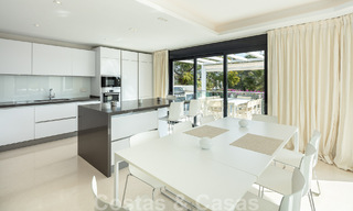 Villa de luxe espagnole à vendre avec une architecture méditerranéenne contemporaine située au cœur de la vallée du golf de Nueva Andalucia à Marbella 51224 