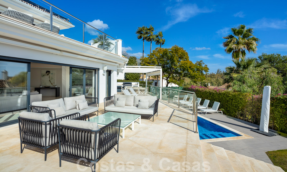 Villa de luxe espagnole à vendre avec une architecture méditerranéenne contemporaine située au cœur de la vallée du golf de Nueva Andalucia à Marbella 51227