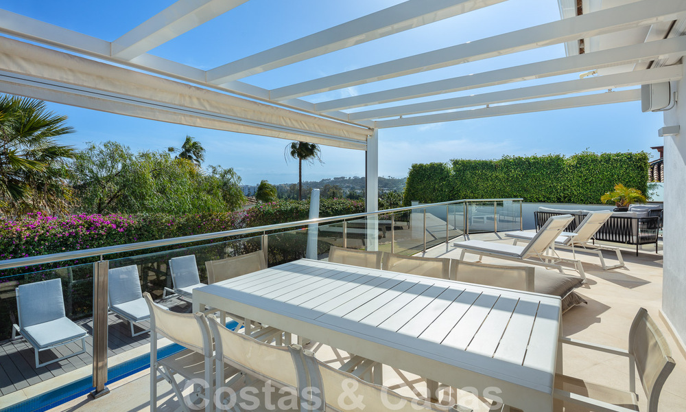Villa de luxe espagnole à vendre avec une architecture méditerranéenne contemporaine située au cœur de la vallée du golf de Nueva Andalucia à Marbella 51229