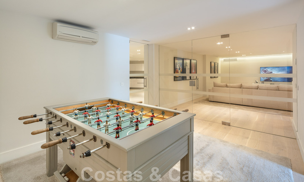 Villa de luxe espagnole à vendre avec une architecture méditerranéenne contemporaine située au cœur de la vallée du golf de Nueva Andalucia à Marbella 51232