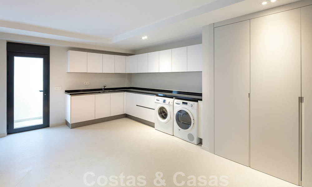 Villa de luxe espagnole à vendre avec une architecture méditerranéenne contemporaine située au cœur de la vallée du golf de Nueva Andalucia à Marbella 51234