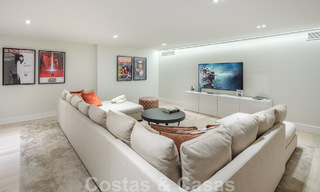 Villa de luxe espagnole à vendre avec une architecture méditerranéenne contemporaine située au cœur de la vallée du golf de Nueva Andalucia à Marbella 51235 