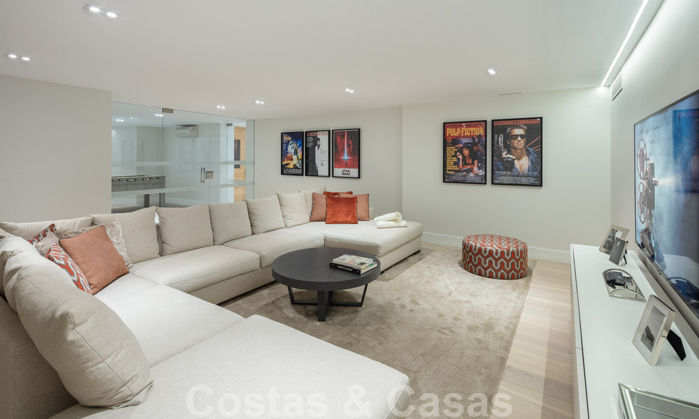 Villa de luxe espagnole à vendre avec une architecture méditerranéenne contemporaine située au cœur de la vallée du golf de Nueva Andalucia à Marbella 51236