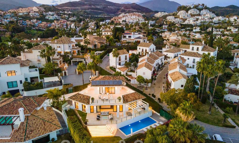Villa de luxe espagnole à vendre avec une architecture méditerranéenne contemporaine située au cœur de la vallée du golf de Nueva Andalucia à Marbella 51238