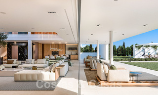 Villa design exclusive à vendre sur une plage de première ligne avec vue imprenable sur la mer sur le nouveau Golden Mile entre Marbella et Estepona 51182 