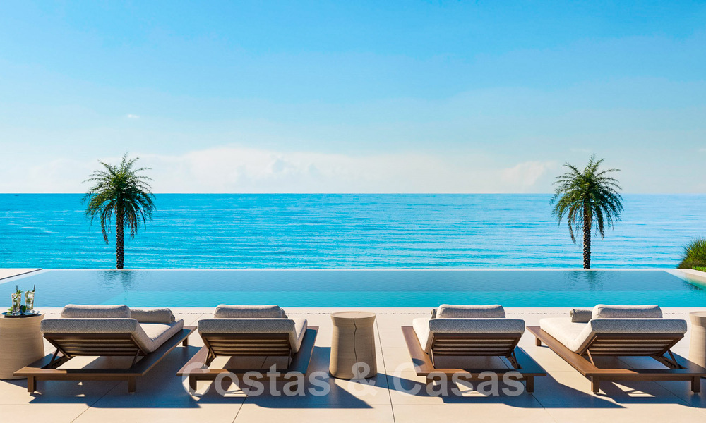 Villa design exclusive à vendre sur une plage de première ligne avec vue imprenable sur la mer sur le nouveau Golden Mile entre Marbella et Estepona 51188