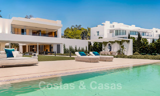 Villa design exclusive à vendre sur une plage de première ligne avec vue imprenable sur la mer sur le nouveau Golden Mile entre Marbella et Estepona 51200 