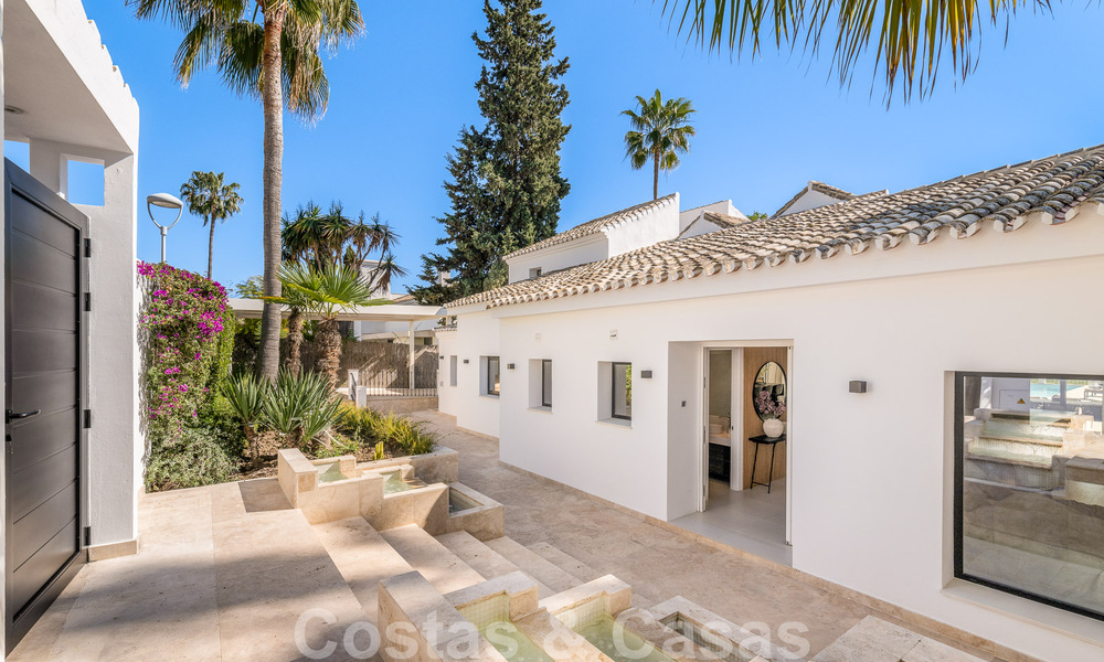 Villa de luxe à vendre, prête à emménager, adjacente au terrain de golf Las Brisas, dans une communauté fermée de la vallée du golf de Nueva Andalucia, Marbella 51431