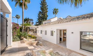 Villa de luxe à vendre, prête à emménager, adjacente au terrain de golf Las Brisas, dans une communauté fermée de la vallée du golf de Nueva Andalucia, Marbella 51431 