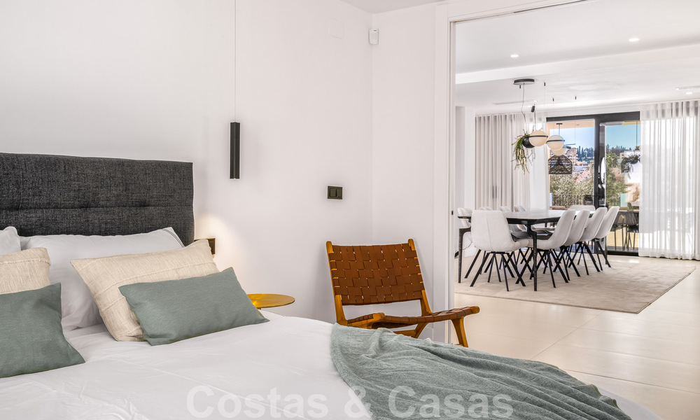 Villa de luxe à vendre, prête à emménager, adjacente au terrain de golf Las Brisas, dans une communauté fermée de la vallée du golf de Nueva Andalucia, Marbella 51432