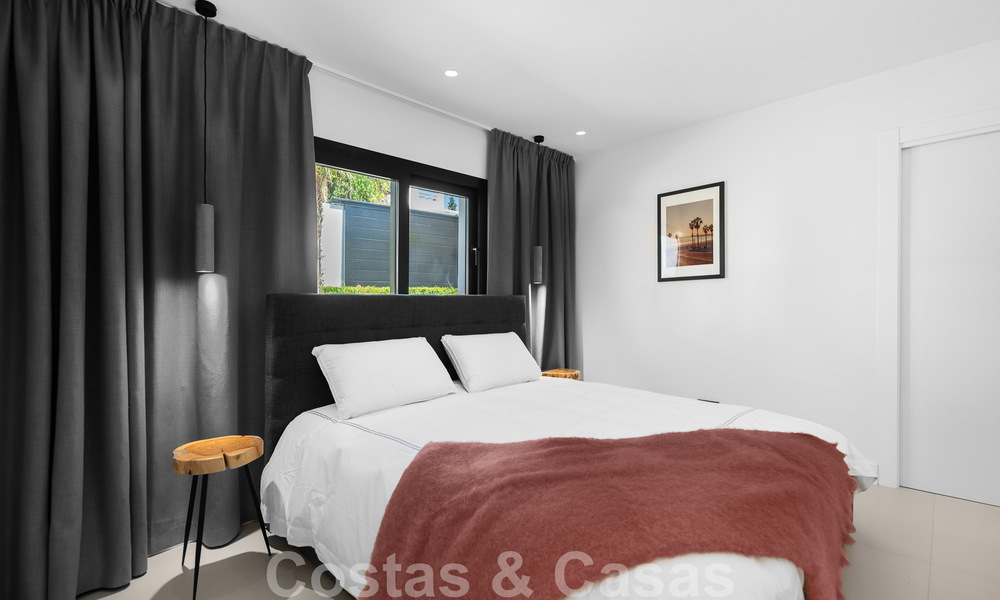 Villa de luxe à vendre, prête à emménager, adjacente au terrain de golf Las Brisas, dans une communauté fermée de la vallée du golf de Nueva Andalucia, Marbella 51435