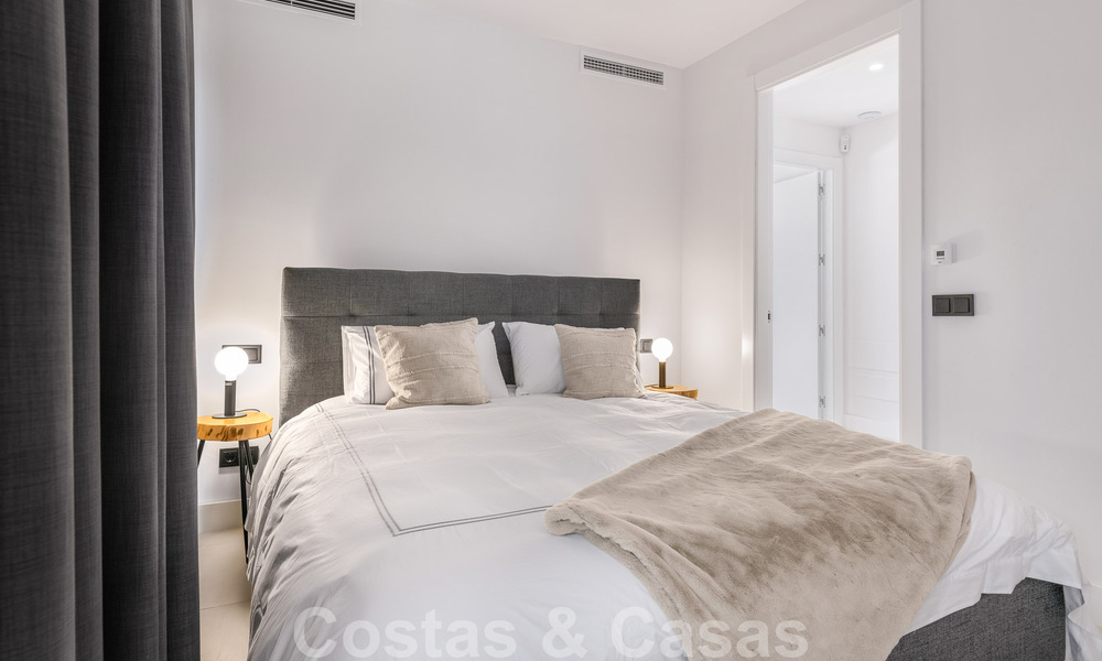 Villa de luxe à vendre, prête à emménager, adjacente au terrain de golf Las Brisas, dans une communauté fermée de la vallée du golf de Nueva Andalucia, Marbella 51437
