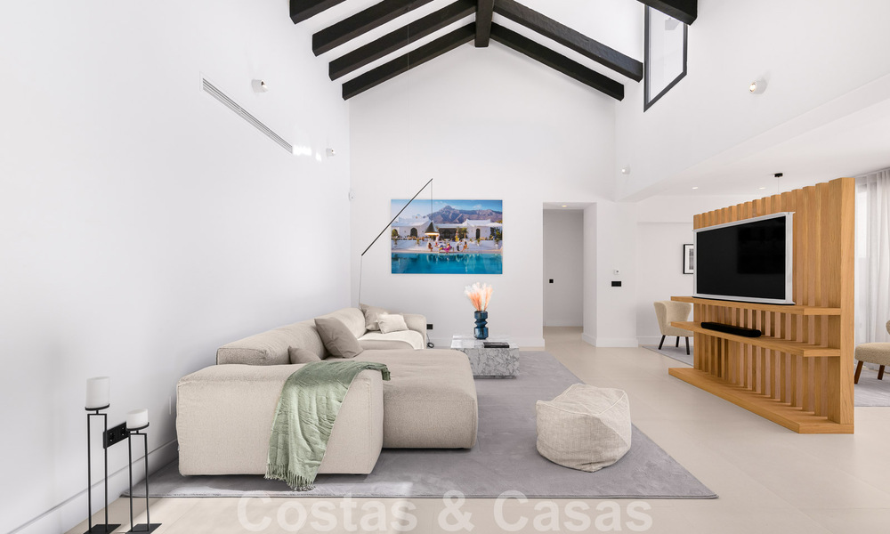 Villa de luxe à vendre, prête à emménager, adjacente au terrain de golf Las Brisas, dans une communauté fermée de la vallée du golf de Nueva Andalucia, Marbella 51442