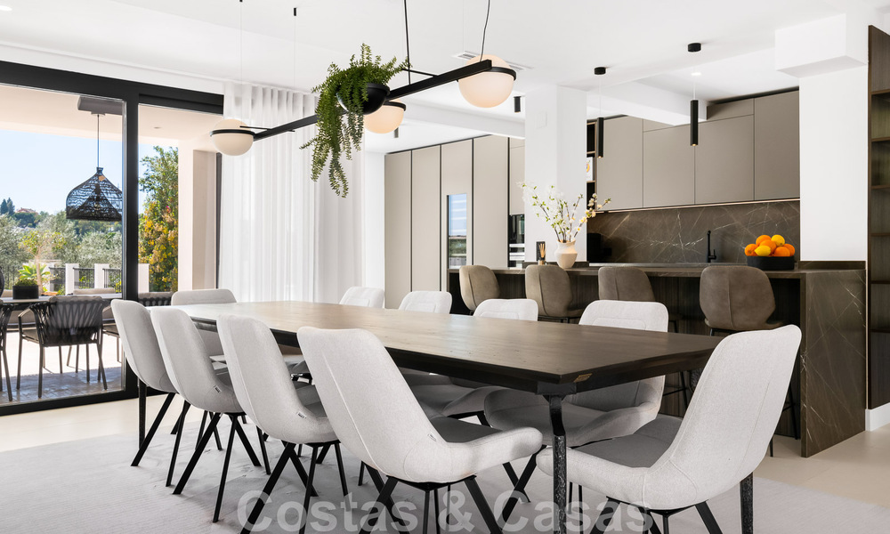 Villa de luxe à vendre, prête à emménager, adjacente au terrain de golf Las Brisas, dans une communauté fermée de la vallée du golf de Nueva Andalucia, Marbella 51443