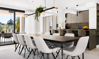Villa de luxe à vendre, prête à emménager, adjacente au terrain de golf Las Brisas, dans une communauté fermée de la vallée du golf de Nueva Andalucia, Marbella 51443 
