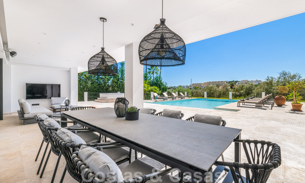 Villa de luxe à vendre, prête à emménager, adjacente au terrain de golf Las Brisas, dans une communauté fermée de la vallée du golf de Nueva Andalucia, Marbella 51446