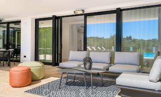 Villa de luxe à vendre, prête à emménager, adjacente au terrain de golf Las Brisas, dans une communauté fermée de la vallée du golf de Nueva Andalucia, Marbella 51447 