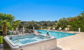 Villa de luxe à vendre, prête à emménager, adjacente au terrain de golf Las Brisas, dans une communauté fermée de la vallée du golf de Nueva Andalucia, Marbella 51451 
