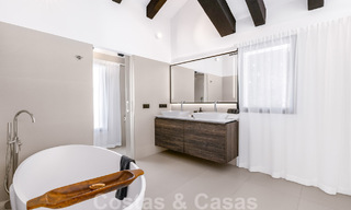 Villa de luxe à vendre, prête à emménager, adjacente au terrain de golf Las Brisas, dans une communauté fermée de la vallée du golf de Nueva Andalucia, Marbella 51452 