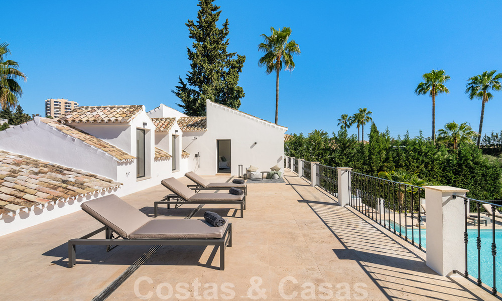 Villa de luxe à vendre, prête à emménager, adjacente au terrain de golf Las Brisas, dans une communauté fermée de la vallée du golf de Nueva Andalucia, Marbella 51455