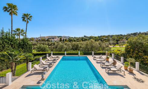 Villa de luxe à vendre, prête à emménager, adjacente au terrain de golf Las Brisas, dans une communauté fermée de la vallée du golf de Nueva Andalucia, Marbella 51457