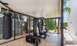 Villa de luxe à vendre, prête à emménager, adjacente au terrain de golf Las Brisas, dans une communauté fermée de la vallée du golf de Nueva Andalucia, Marbella 52080 