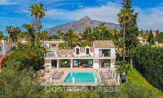 Villa de luxe à vendre, prête à emménager, adjacente au terrain de golf Las Brisas, dans une communauté fermée de la vallée du golf de Nueva Andalucia, Marbella 52081 