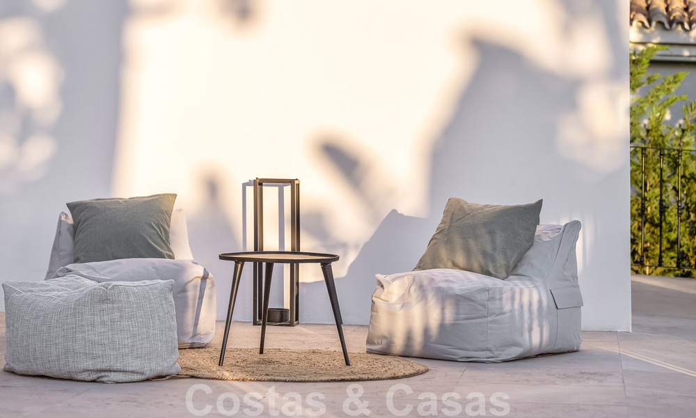 Villa de luxe à vendre, prête à emménager, adjacente au terrain de golf Las Brisas, dans une communauté fermée de la vallée du golf de Nueva Andalucia, Marbella 52089