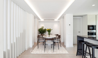 Nouvelle villa de luxe à vendre avec un style architectural contemporain située dans une communauté sécurisée de Nueva Andalucia, Marbella 782510 