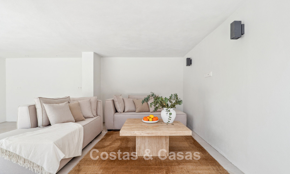 Nouvelle villa de luxe à vendre avec un style architectural contemporain située dans une communauté sécurisée de Nueva Andalucia, Marbella 782519