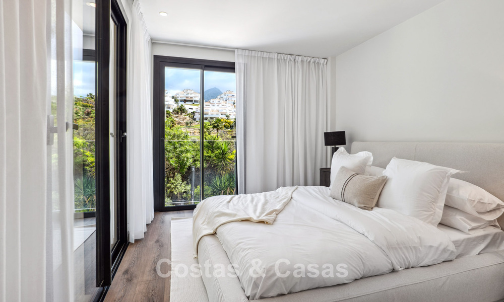 Nouvelle villa de luxe à vendre avec un style architectural contemporain située dans une communauté sécurisée de Nueva Andalucia, Marbella 782520