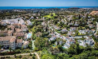 Nouvelle villa de luxe à vendre avec un style architectural contemporain située dans une communauté sécurisée de Nueva Andalucia, Marbella 782526 