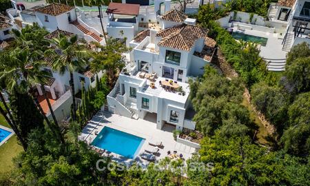 Nouvelle villa de luxe à vendre avec un style architectural contemporain située dans une communauté sécurisée de Nueva Andalucia, Marbella 782528
