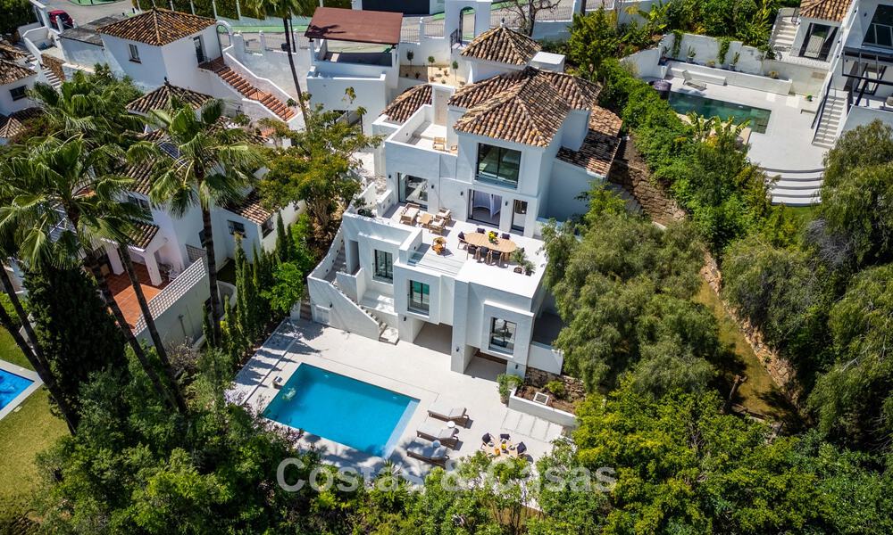 Nouvelle villa de luxe à vendre avec un style architectural contemporain située dans une communauté sécurisée de Nueva Andalucia, Marbella 782528
