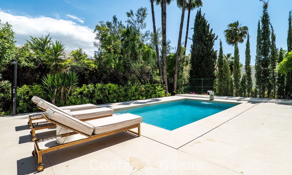 Nouvelle villa de luxe à vendre avec un style architectural contemporain située dans une communauté sécurisée de Nueva Andalucia, Marbella 782530