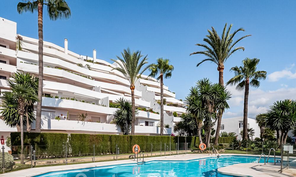 Appartement entièrement rénové à vendre, avec grande terrasse, à distance de marche des commodités et même de Puerto Banus, Marbella 51471