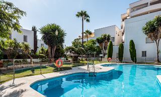 Appartement entièrement rénové à vendre, avec grande terrasse, à distance de marche des commodités et même de Puerto Banus, Marbella 51472 