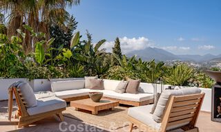 Appartement entièrement rénové à vendre, avec grande terrasse, à distance de marche des commodités et même de Puerto Banus, Marbella 51475 