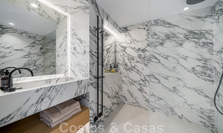 Appartement entièrement rénové à vendre, avec grande terrasse, à distance de marche des commodités et même de Puerto Banus, Marbella 51479 